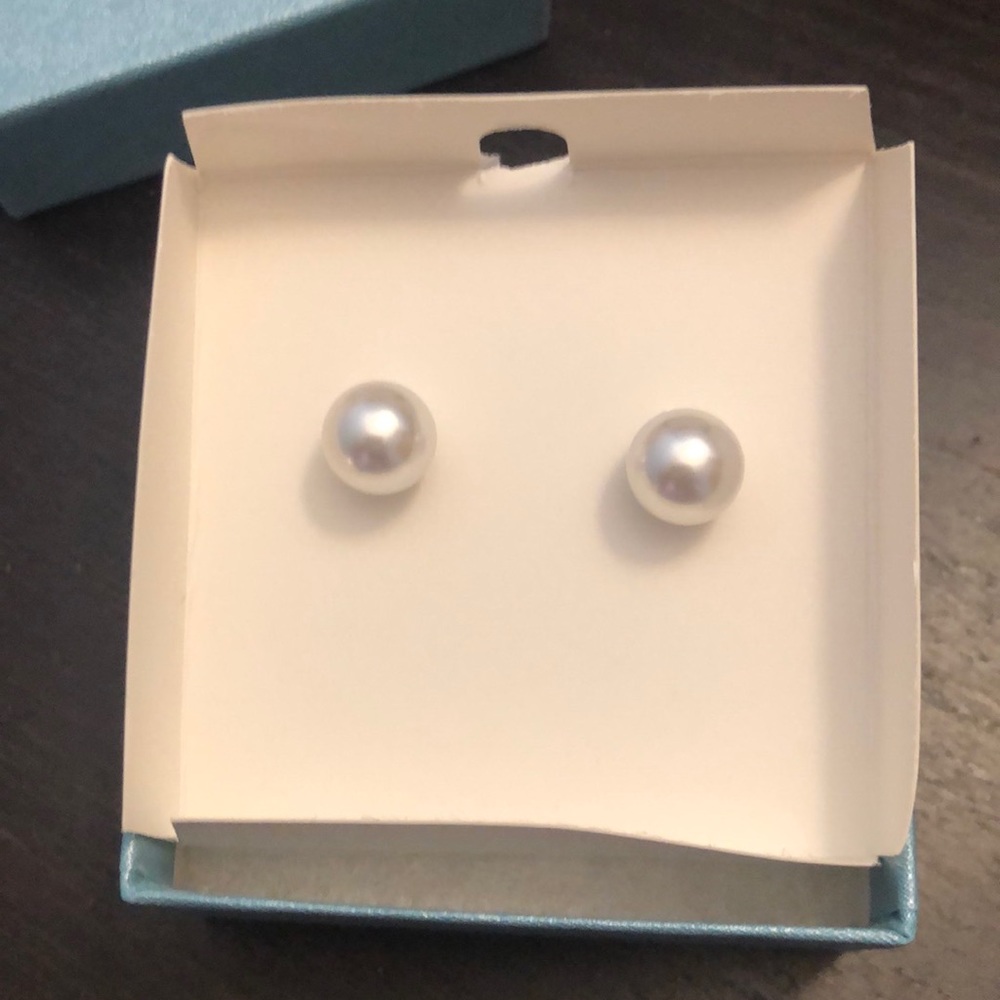 Flip Side Earrings-white pearl